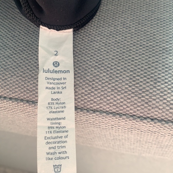 Black cropped lululemon leggings good condition - Picture 4 of 4